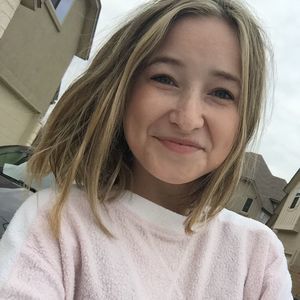 Meet your Posher, Danae